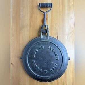 RARE Vintage Detroit Iron & Brass Mfg Co waffle iron hinged paddles (no base)